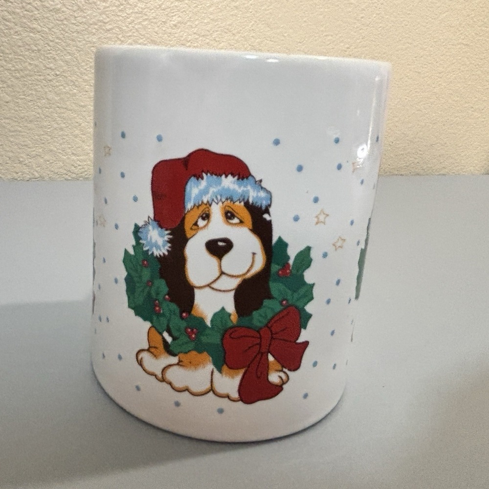 Basset Hound 1980's Christmas Holiday Dog Mug Wreath, Santa Hat 8 oz Stars Dots - Picture 9 of 10